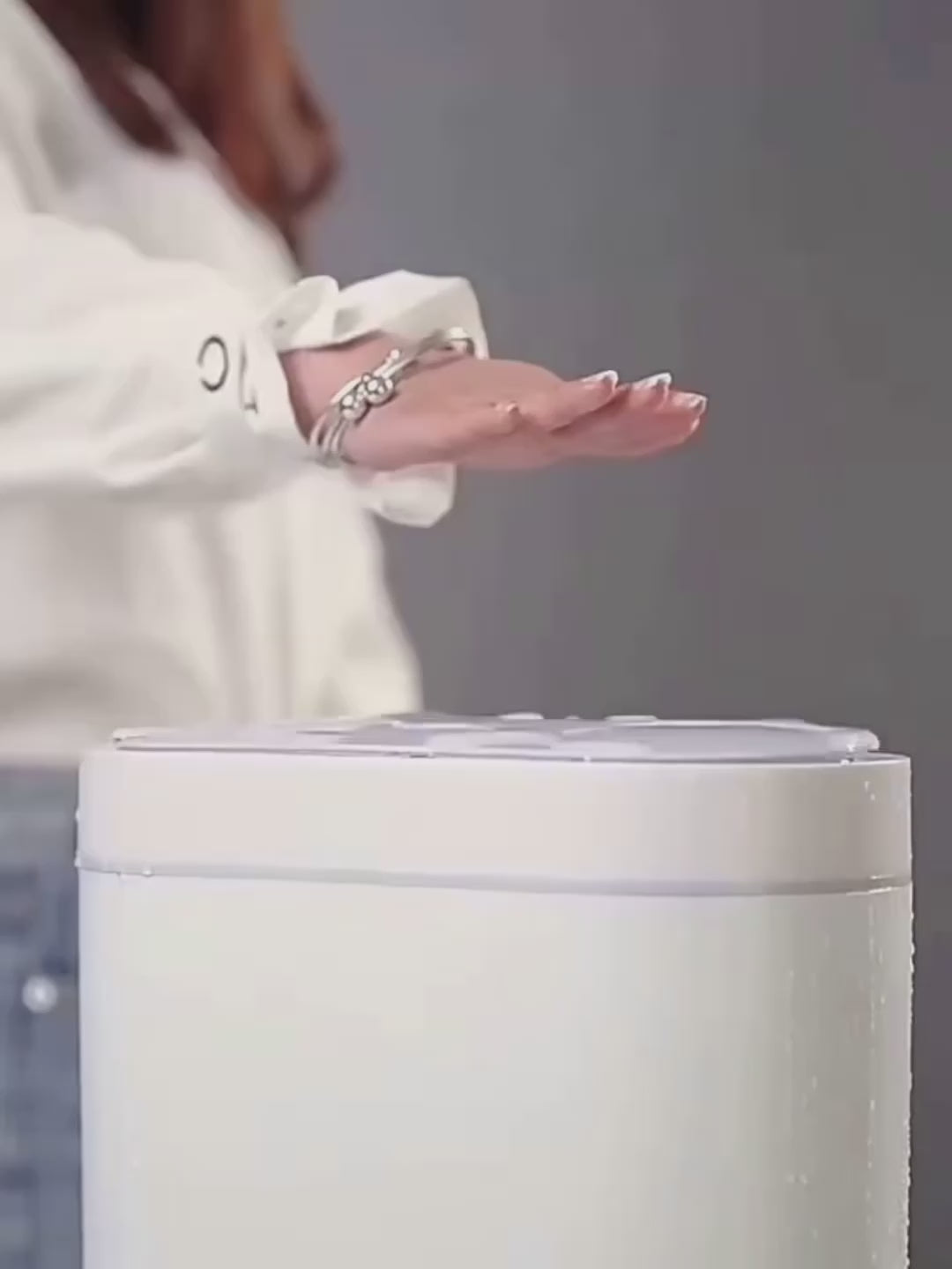 Luma Touchless Bin Video